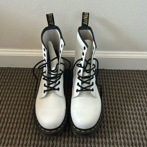 *SOLD* Barely Worn White Lace-Up Doc Martens Size 8 Women’s